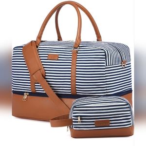 NWT Realer Navy blue striped canvas weekender bag!